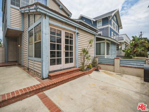 417  8th   Street, Huntington Beach, CA