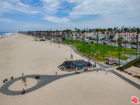 417  8th   Street, Huntington Beach, CA