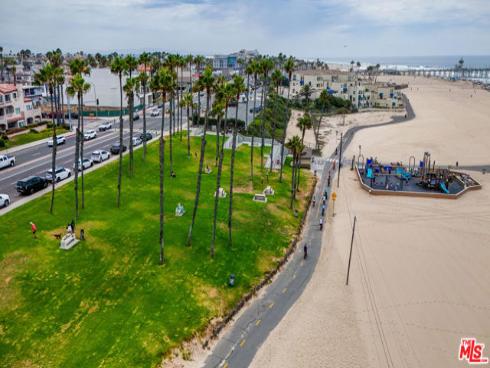 417  8th   Street, Huntington Beach, CA