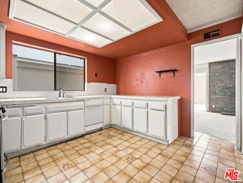 417  8th   Street, Huntington Beach, CA