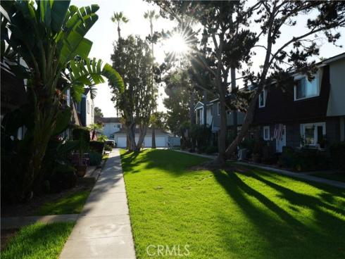 8226  Pennington Dr  , Huntington Beach, CA
