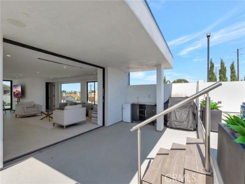 203 Indianapolis Avenue, Huntington Beach, CA
