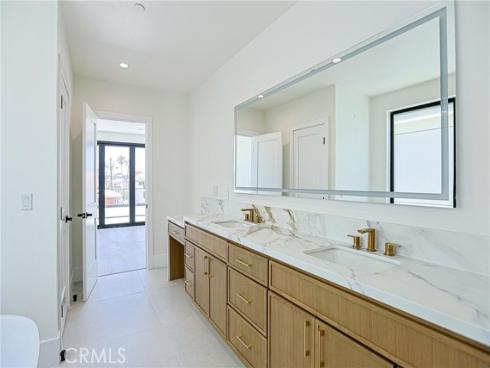 109  9th  , Huntington Beach, CA
