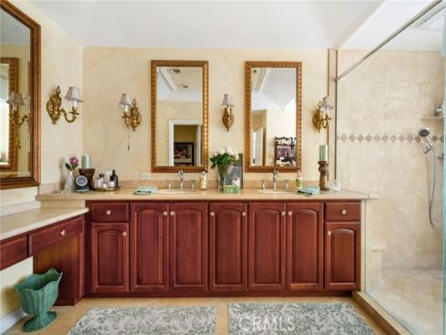 19381 Woodlands Dr , Huntington Beach, CA
