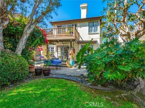 19381 Woodlands Dr , Huntington Beach, CA