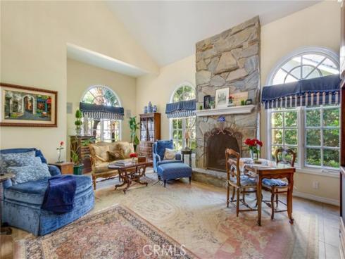 19381 Woodlands Dr , Huntington Beach, CA