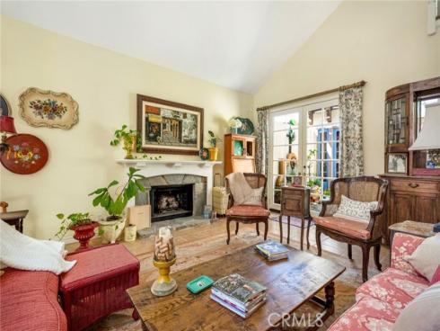 19381 Woodlands Dr , Huntington Beach, CA