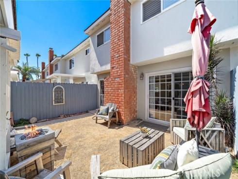 8215 Deerfield Drive, Huntington Beach, CA
