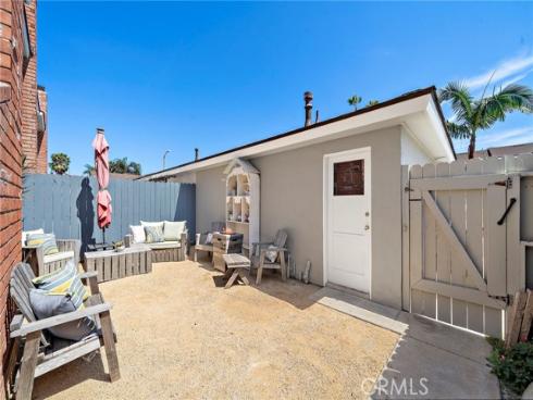 8215 Deerfield Drive, Huntington Beach, CA