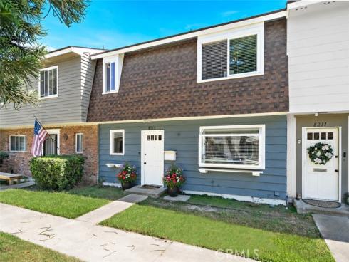 8215 Deerfield Drive, Huntington Beach, CA