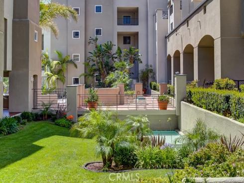 200 Pacific coast M50 Highway, Huntington Beach, CA