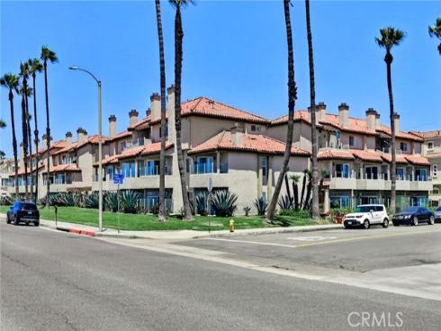 1400 Pacific Coast Hwy 103 , Huntington Beach, CA