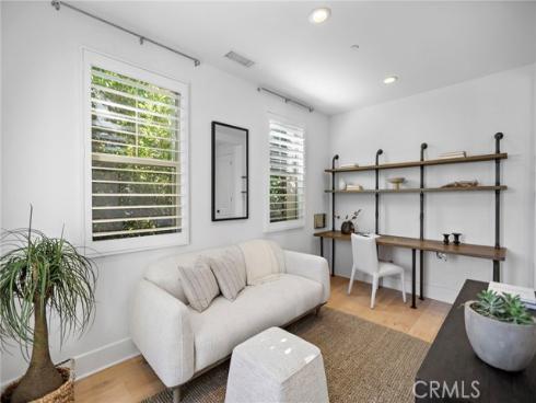 51  Fenway  , Irvine, CA