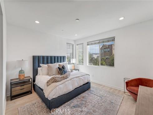 177 Frame , Irvine, CA