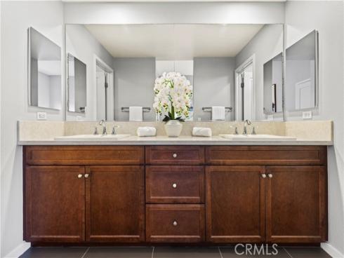 543 Rockefeller , Irvine, CA