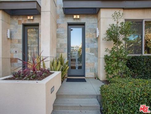 25 Delancy , Irvine, CA