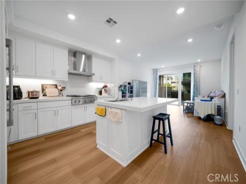 2202 Rivington