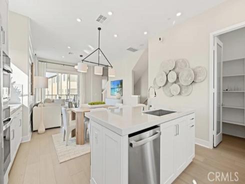 848 Sonia , Irvine, CA