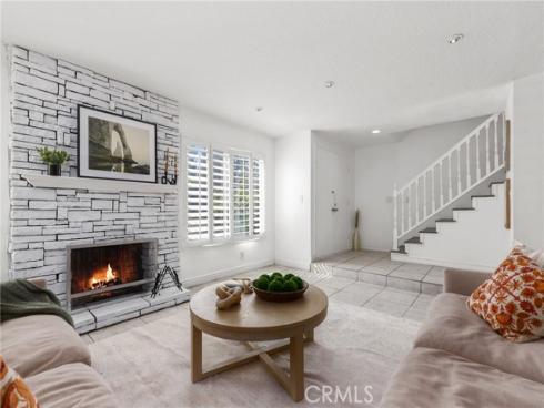 26 Helena 69 , Irvine, CA