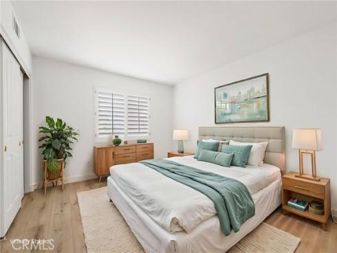 75 Ashford , Irvine, CA