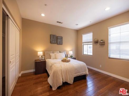 107  Chantilly  , Irvine, CA