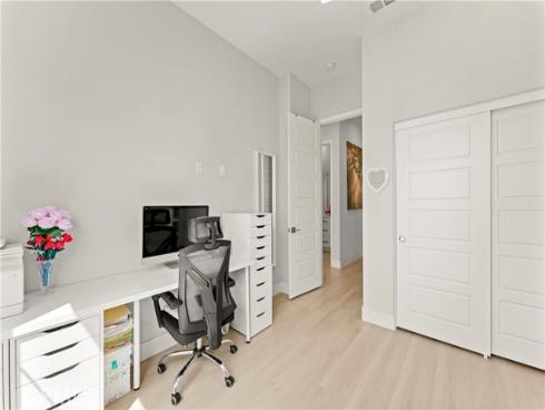 259 chorus , Irvine, CA