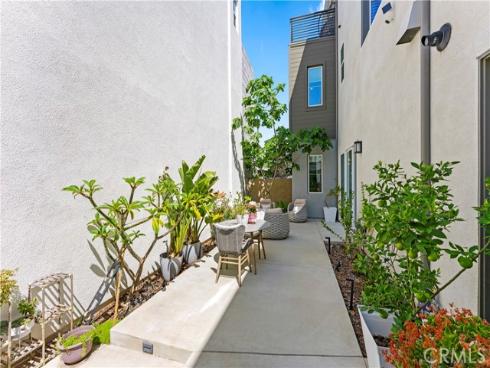 259 chorus , Irvine, CA