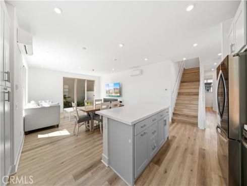 203 Lynx , Irvine, CA