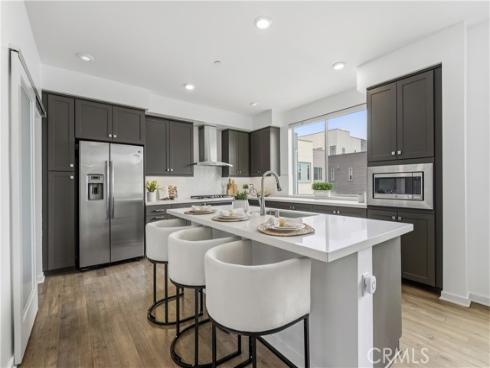 221 Bowery , Irvine, CA