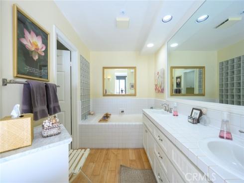2243 Martin 211 , Irvine, CA