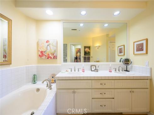 2243 Martin 211 , Irvine, CA