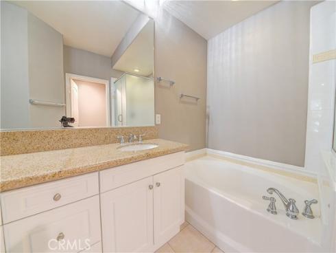135  Pathway  , Irvine, CA