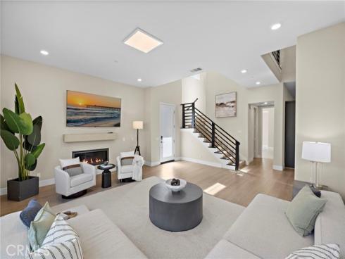 77 Pelican , Irvine, CA