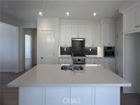 110  Sunnyside  , Irvine, CA
