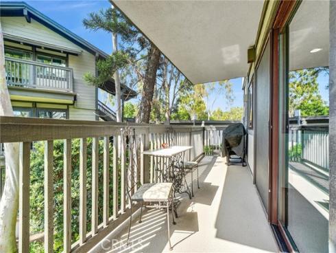 11 Las Brisas 6 , Irvine, CA