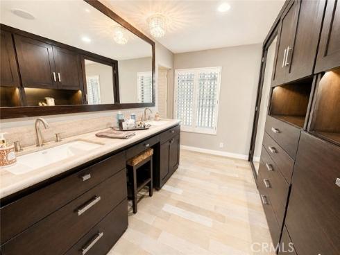 11 Las Brisas 6 , Irvine, CA