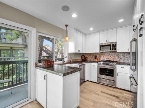 11 Las Brisas 6 , Irvine, CA