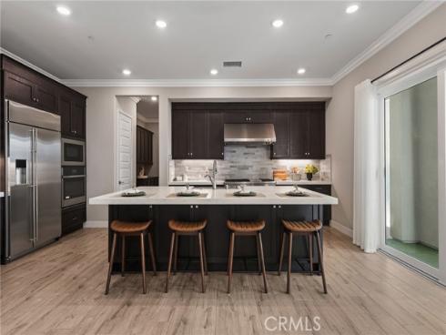 112  Spiral  , Irvine, CA