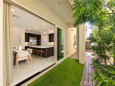 112  Spiral  , Irvine, CA