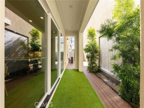112  Spiral  , Irvine, CA