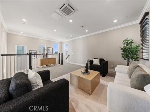 112  Spiral  , Irvine, CA