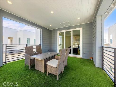 112  Spiral  , Irvine, CA