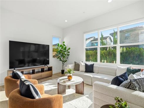 124 Chant , Irvine, CA
