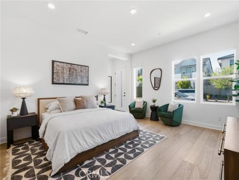124 Chant , Irvine, CA