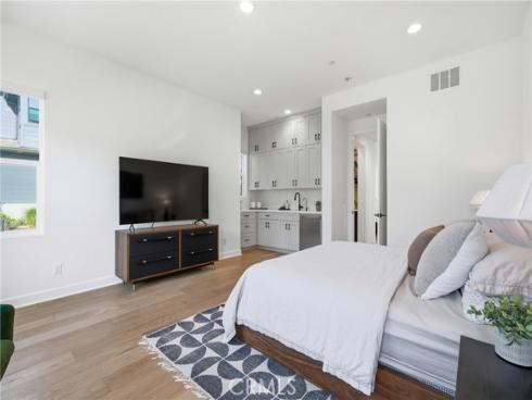 124 Chant , Irvine, CA