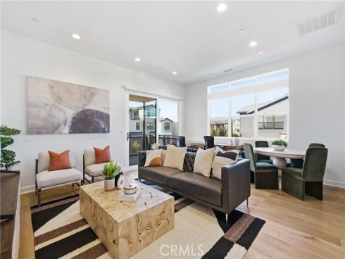 124 Chant , Irvine, CA