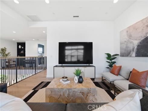 124 Chant , Irvine, CA