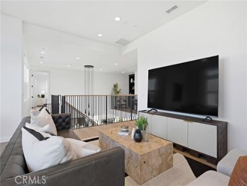 124 Chant , Irvine, CA