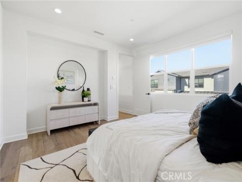 124 Chant , Irvine, CA