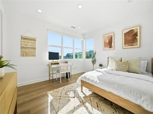 124 Chant , Irvine, CA